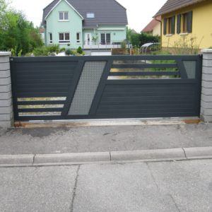 Portail coulissant - TÔLE PERFORÉE